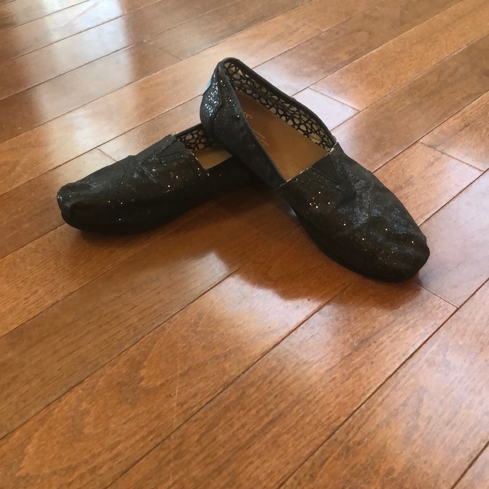 Sparkly black toms